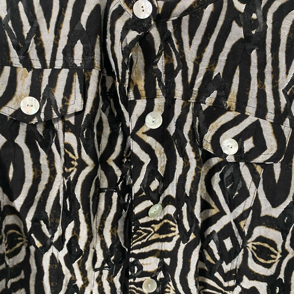 Ruby Rd button up
Color: Black with print
Size:12 - Picture 2 of 3